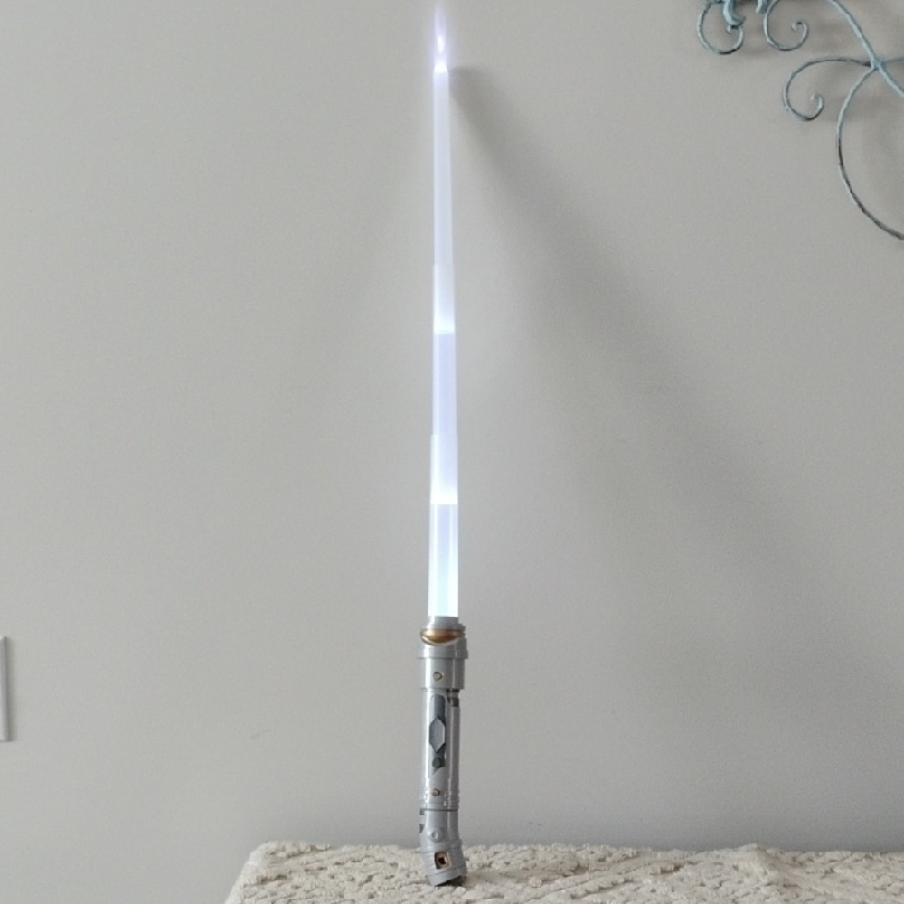 Ahsoka's Lightsaber Reactive And Retractable